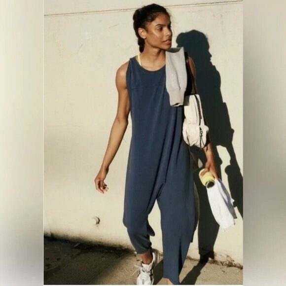 Free People FP Movement Hot Shot Twisted Onesie Navy Size L Large NWT - Picture 1 of 2